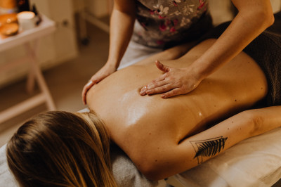 Lomilomi Fusion - Ajita Feminine Massage